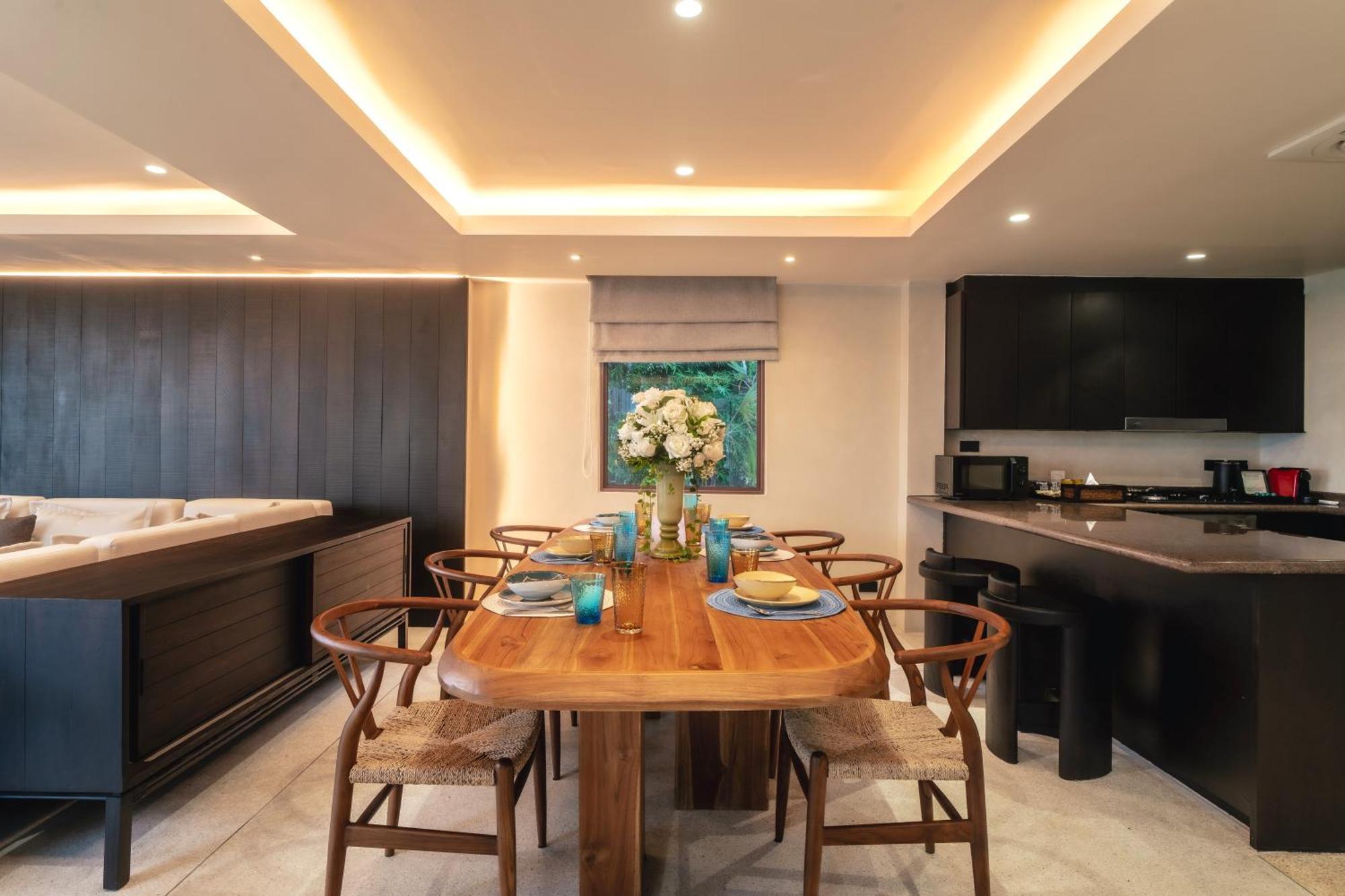 منتجع ذا فيلاج كوكونت آيلاند بيتش Phuket المظهر الخارجي الصورة A dining room in a private house