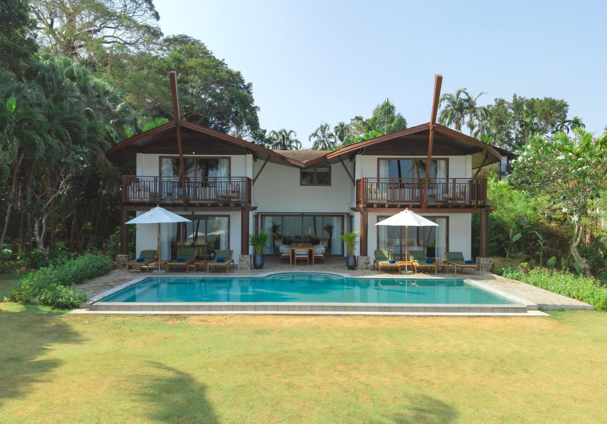 منتجع ذا فيلاج كوكونت آيلاند بيتش Phuket المظهر الخارجي الصورة A villa at the resort
